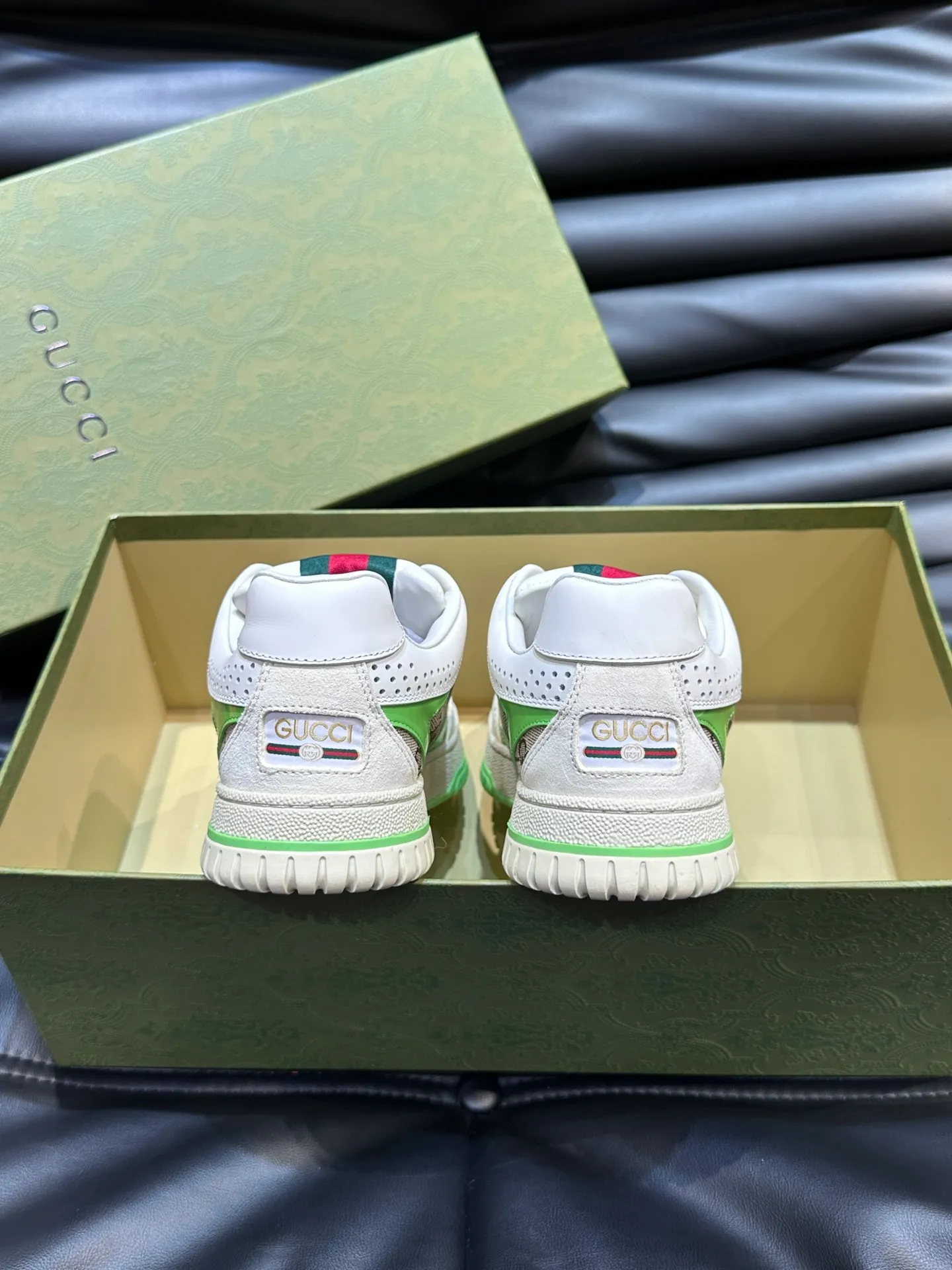 Men's shoes 💰p480 "GUCC*" Re series 👫 Couple style webbed leather sneakers, as the first sneakers created by Sabato De Sarno for Gucci, the Re-Web series reinterprets the brand's classic stripes, with bold and unique details to set off a modern silhouette design. This shoe is crafted from iconic classic GG canvas and white leather. This new sneaker is ingeniously decorated with many of the brand's classic details, and is equipped with a bright red and green webbing tongue, which will make people fall in love at first sight. Women’s size 35-39. Men’s size 38-44